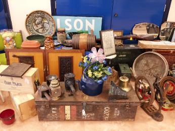 antiques dealers